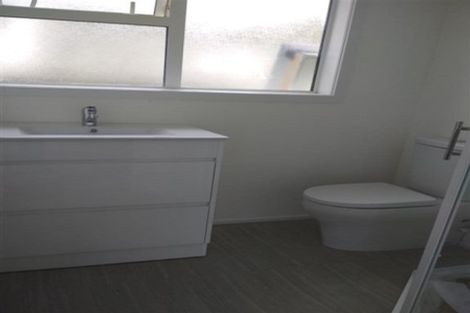 Photo of property in 32 Kenmore Street, Newlands, Wellington, 6037