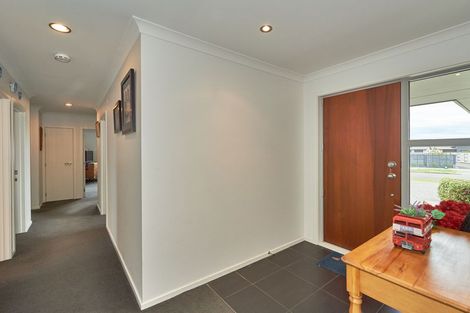 Photo of property in 40 Chestnut Close, Kelvin Grove, Palmerston North, 4414