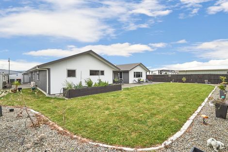 Photo of property in 40 Chestnut Close, Kelvin Grove, Palmerston North, 4414