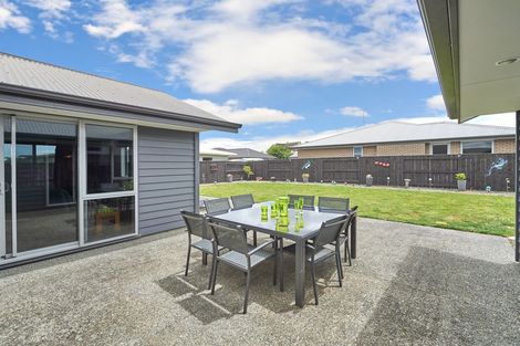 Photo of property in 40 Chestnut Close, Kelvin Grove, Palmerston North, 4414