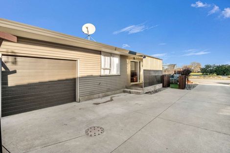 Photo of property in 2/90 Queenspark Drive, Parklands, Christchurch, 8083