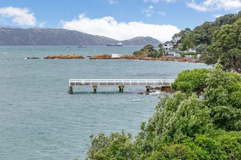Photo of property in 427 Karaka Bay Road, Karaka Bays, Wellington, 6022