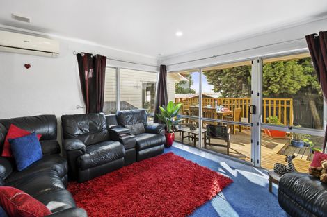 Photo of property in 44 Challen Close, Conifer Grove, Takanini, 2112