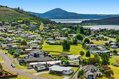 Photo of property in 80 Kahotea Drive, Motuoapa, 3382