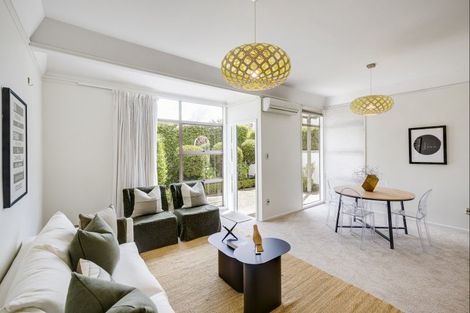 Photo of property in 2/14 Greenwood Road, Havelock North, 4130