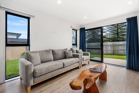 Photo of property in 16 Taupata Lane, Helensville, 0800