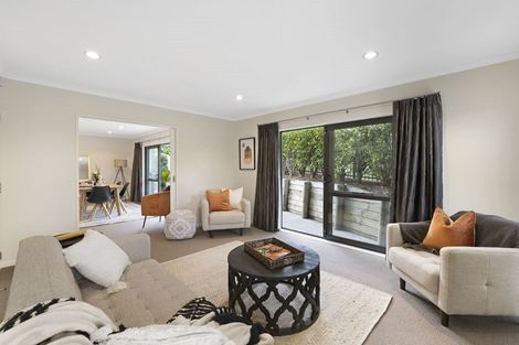 Photo of property in 72 Lake Panorama Drive, Henderson Valley, Auckland, 0612