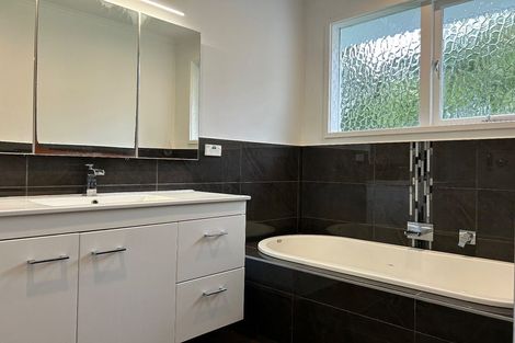 Photo of property in 5 Lynn Road, Bayview, Auckland, 0629