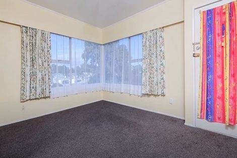 Photo of property in 2/10 Lambrown Drive, Totara Vale, Auckland, 0629