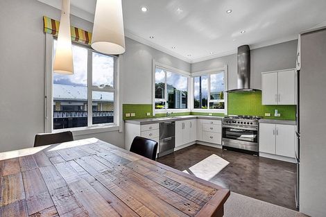 Photo of property in 30 Puriri Street, Hawera, 4610