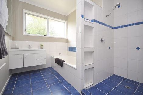 Photo of property in 2/4202a Great North Road, Glendene, Auckland, 0602