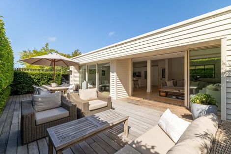 Photo of property in 33 Hawkesbury Avenue, St Albans, Christchurch, 8014