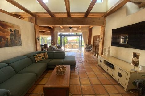 Photo of property in 9 Laingrange Place, Laingholm, Auckland, 0604