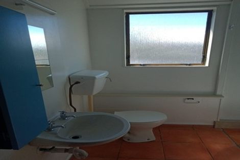 Photo of property in 140 Akaroa Drive, Maupuia, Wellington, 6022