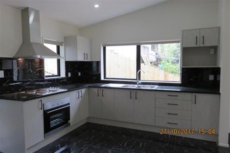 Photo of property in 5 Fernhaven Place, Massey, Auckland, 0614