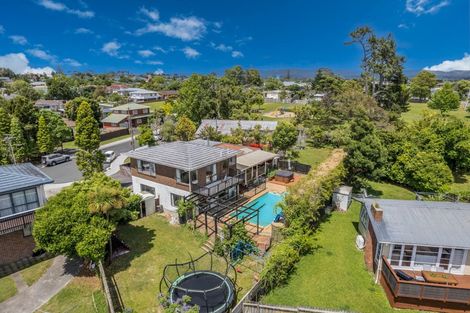 Photo of property in 10 Porter Avenue, Te Atatu South, Auckland, 0610