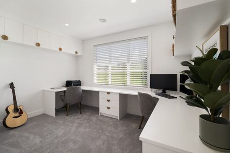 Photo of property in 5 Lens Way, Acacia Bay, Taupo, 3385