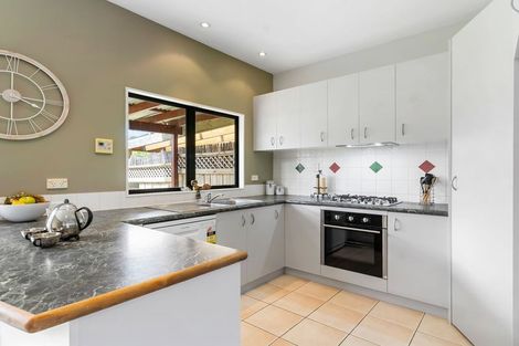 Photo of property in 3/8 Tuscany Way, Te Atatu Peninsula, Auckland, 0610