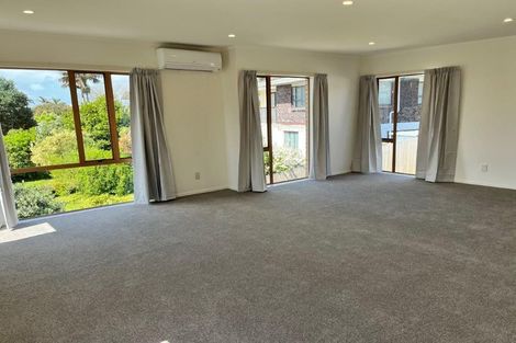 Photo of property in 12 Prince Regent Drive, Half Moon Bay, Auckland, 2012