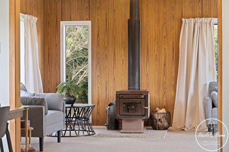 Photo of property in 9 Regent Street, Whakapirau, Maungaturoto, 0583