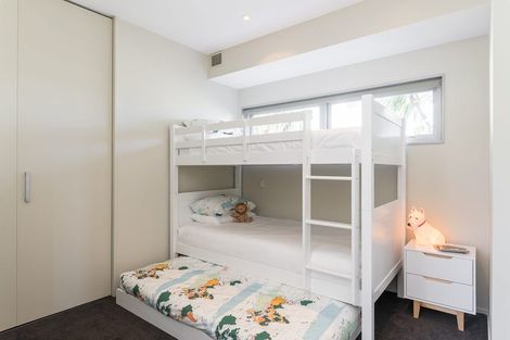 Photo of property in 70 Domain Crescent, Muriwai, Waimauku, 0881