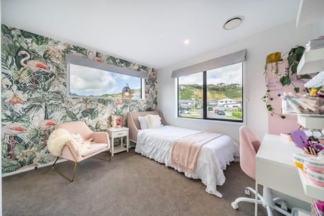 Photo of property in 15 Weatherdeck Close, Whitby, Porirua, 5024