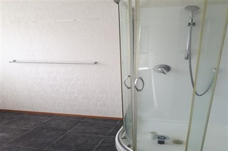 Photo of property in 2/290 Wairau Road, Glenfield, Auckland, 0629