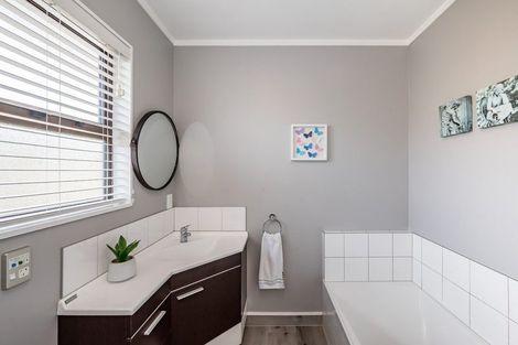 Photo of property in 42 Kaitawa Crescent, Paraparaumu, 5032