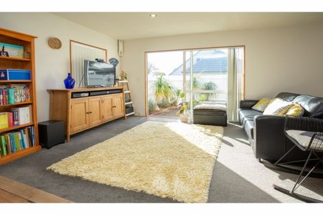 Photo of property in 1/670 Whangaparaoa Road, Stanmore Bay, Whangaparaoa, 0932