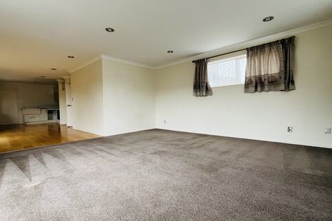 Photo of property in 8 The Rosebowl, Sunnyhills, Auckland, 2010