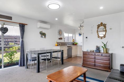 Photo of property in 2/56 Archibald Road, Kelston, Auckland, 0602