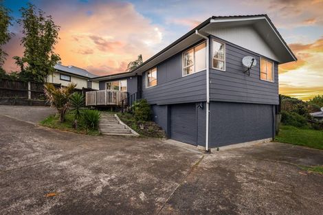 Photo of property in 15 Vina Place, Massey, Auckland, 0614
