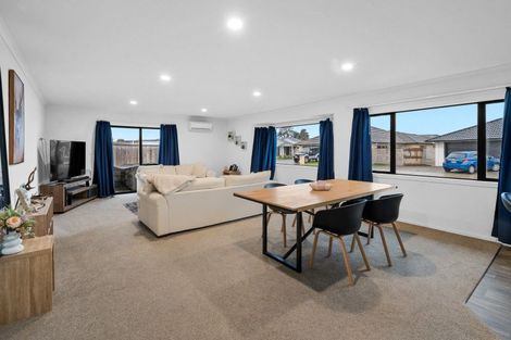 Photo of property in 1 Molesworth Street, Carterton, 5713