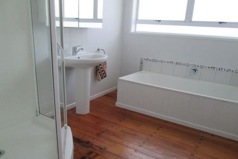 Photo of property in 21 Oruamo Place, Beach Haven, Auckland, 0626