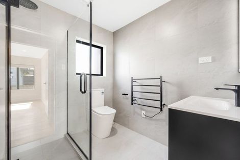 Photo of property in 43d Mirrabooka Avenue, Botany Downs, Auckland, 2010