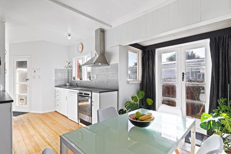 Photo of property in 42 High Street, Island Bay, Wellington, 6023