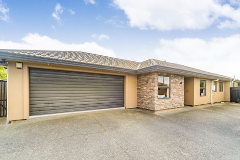 Photo of property in 16 Sorrento Place, Kelvin Grove, Palmerston North, 4414