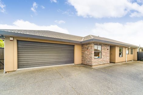 Photo of property in 16 Sorrento Place, Kelvin Grove, Palmerston North, 4414