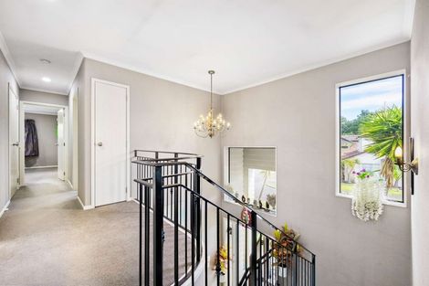 Photo of property in 1 Seresin Crescent, Flat Bush, Auckland, 2016