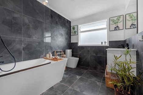 Photo of property in 10 Mildmay Road, Henderson, Auckland, 0610