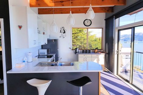 Photo of property in 21 Bayview Road, Charteris Bay, Lyttelton, 8971