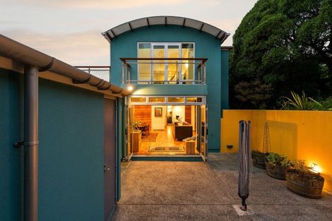 Photo of property in 365 Karaka Bay Road, Karaka Bays, Wellington, 6022