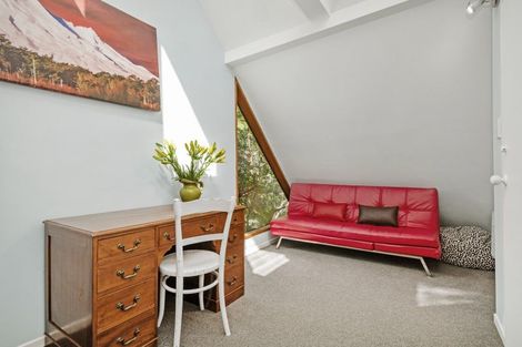 Photo of property in 3a Whiorau Grove, Lowry Bay, Lower Hutt, 5013