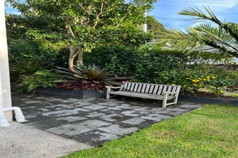 Photo of property in 906 Beach Road, Waiake, Auckland, 0630
