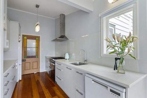 Photo of property in 25 Huka Road, Birkenhead, Auckland, 0626