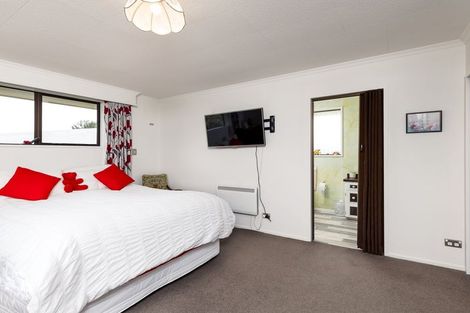 Photo of property in 23 Timaru Road, Waimate, 7924