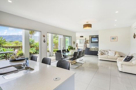 Photo of property in 18 Olliver Grove, Waikanae Beach, Waikanae, 5036