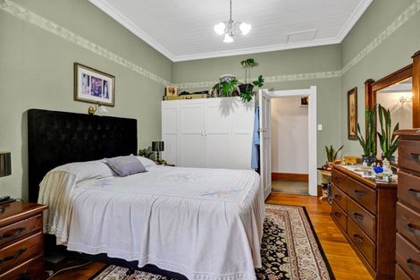 Photo of property in 237 South Road, Hawera, 4610