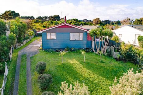Photo of property in 15 Waitote Street, Castlecliff, Whanganui, 4501