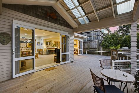 Photo of property in 42 Octavius Place, New Plymouth, 4312